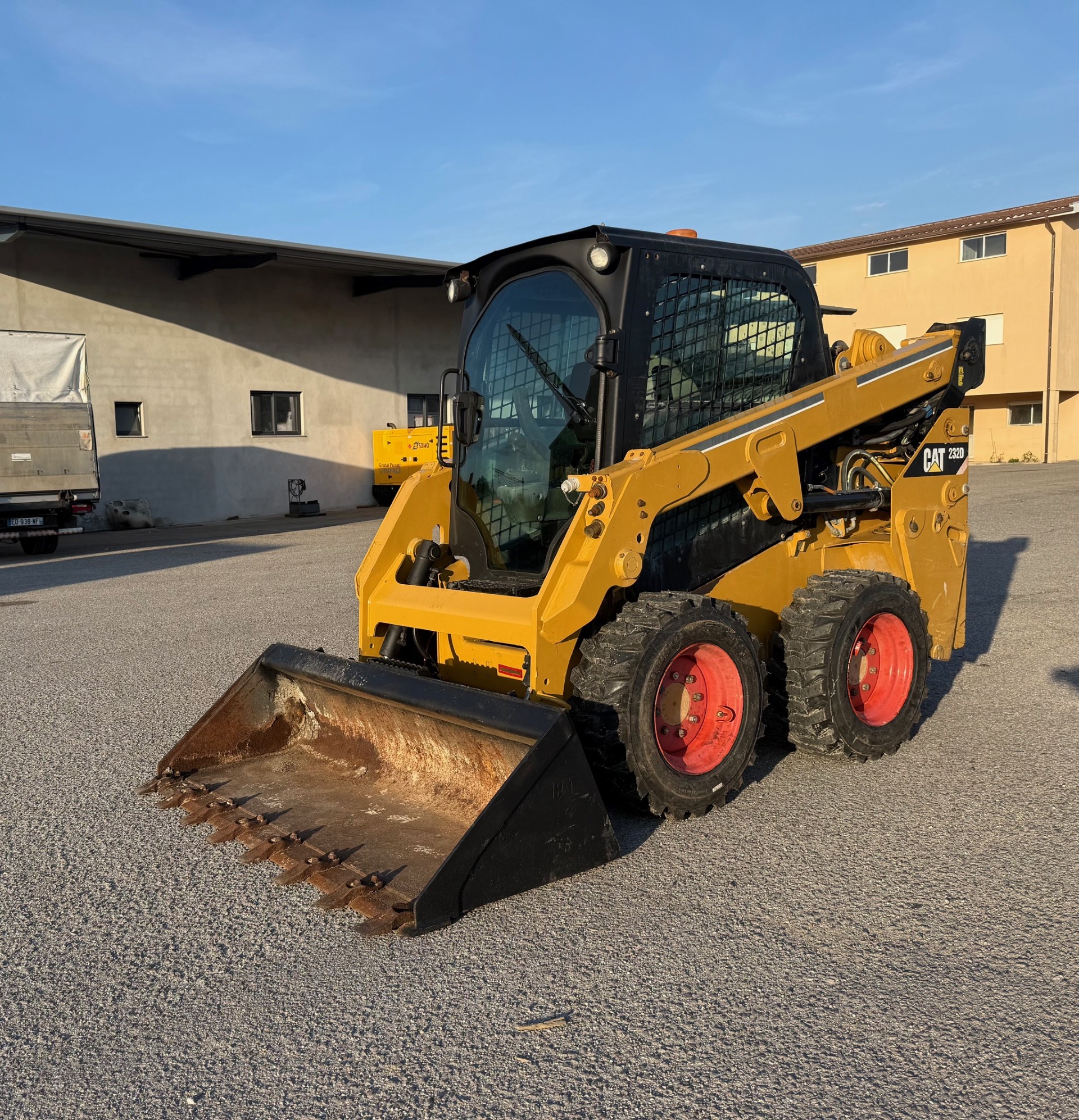 Caterpillar 232