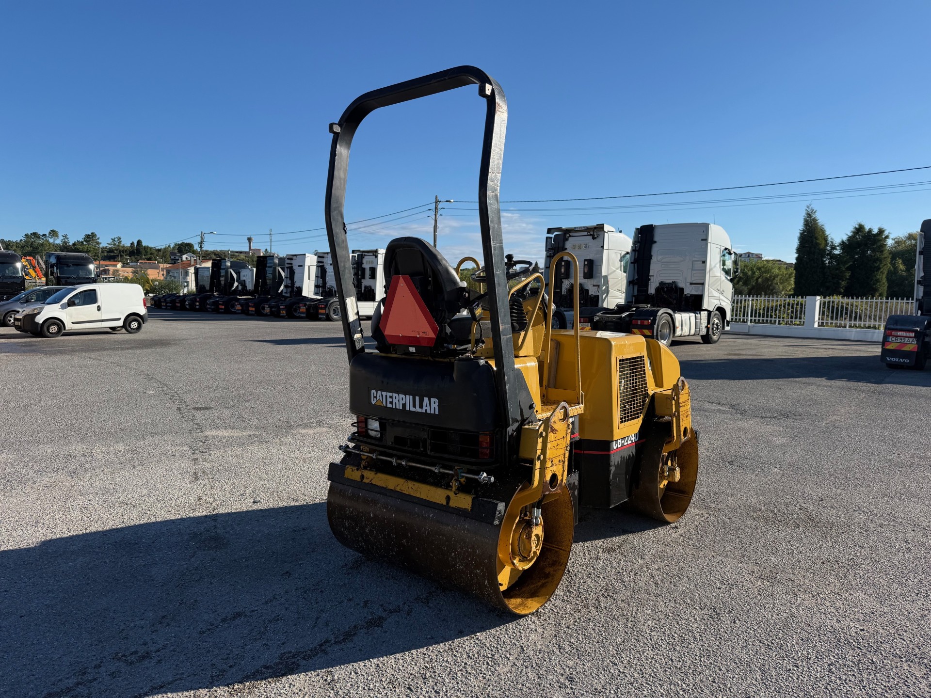 CATERPILLAR CB224D