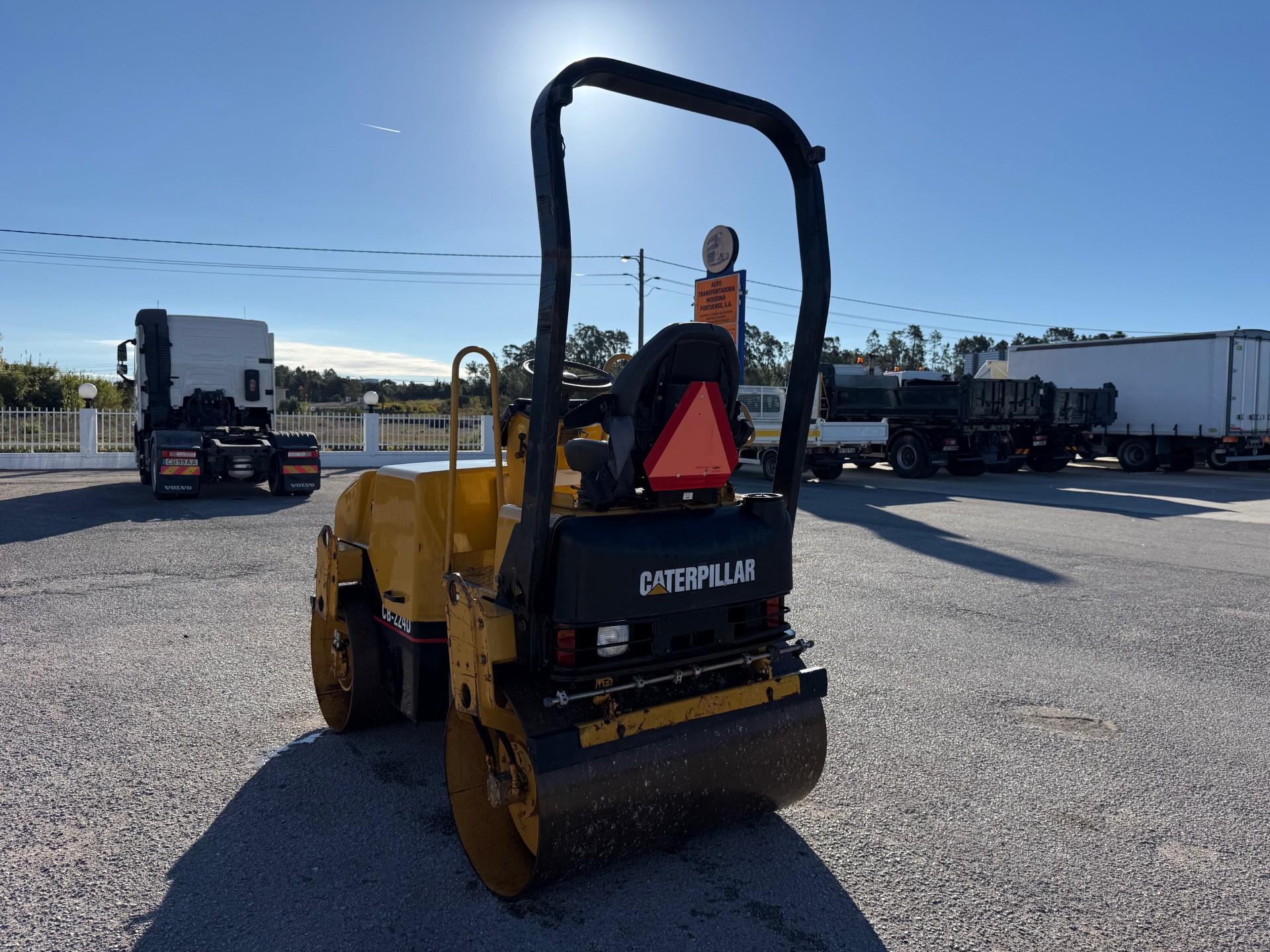 CATERPILLAR CB224D