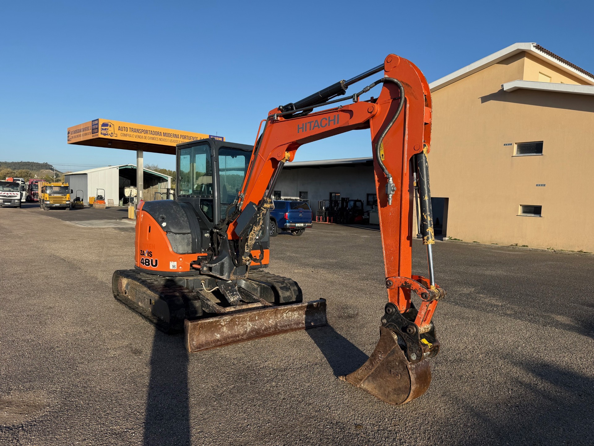 HITACHI ZX48U3