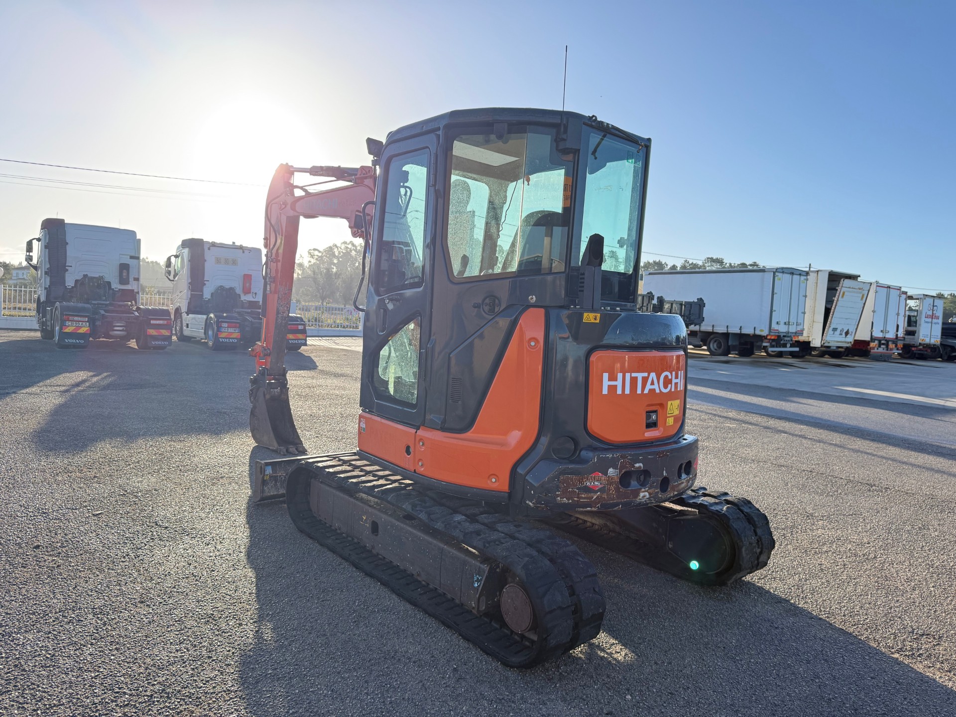 HITACHI ZX48U3