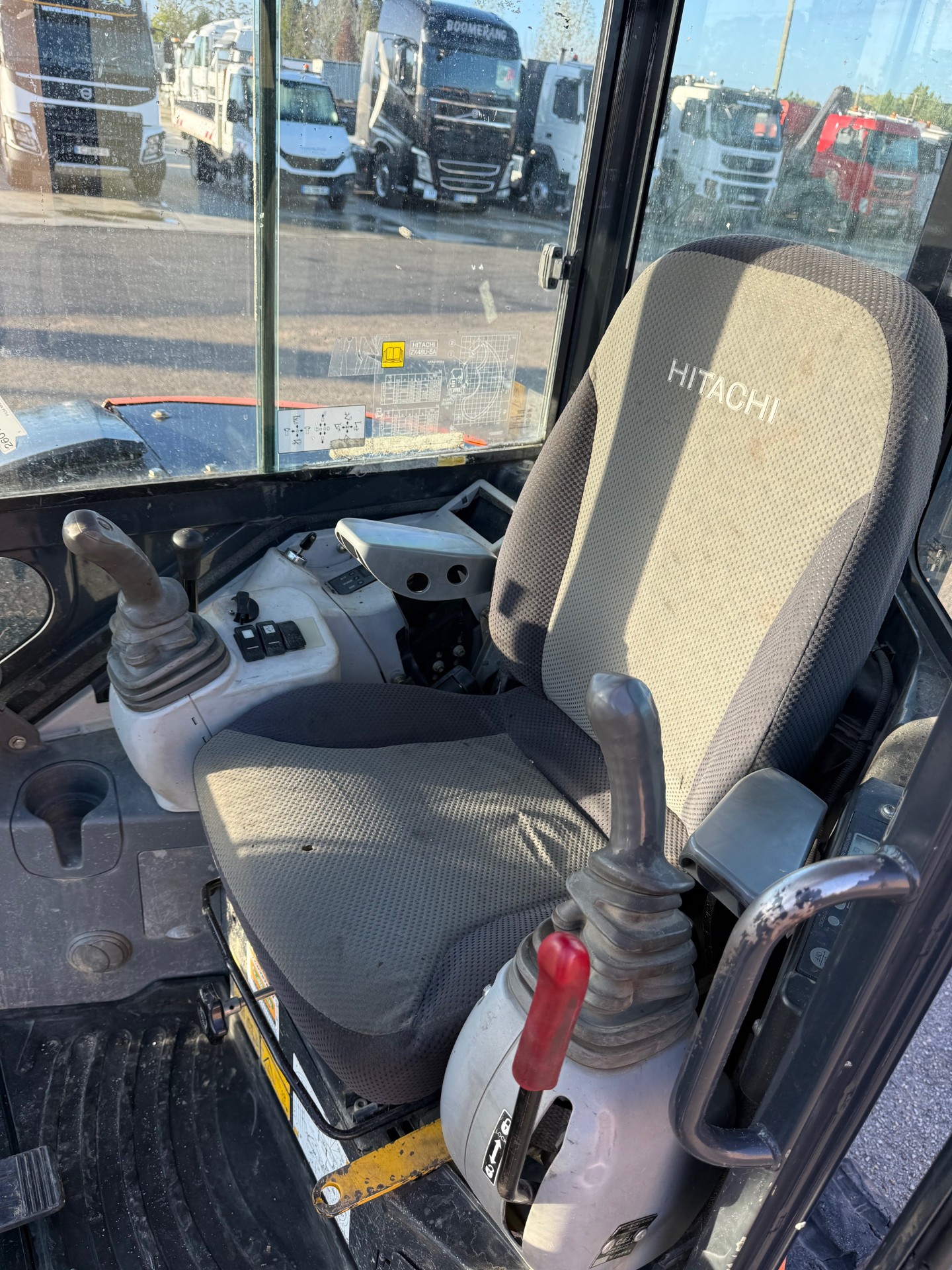 HITACHI ZX48U3