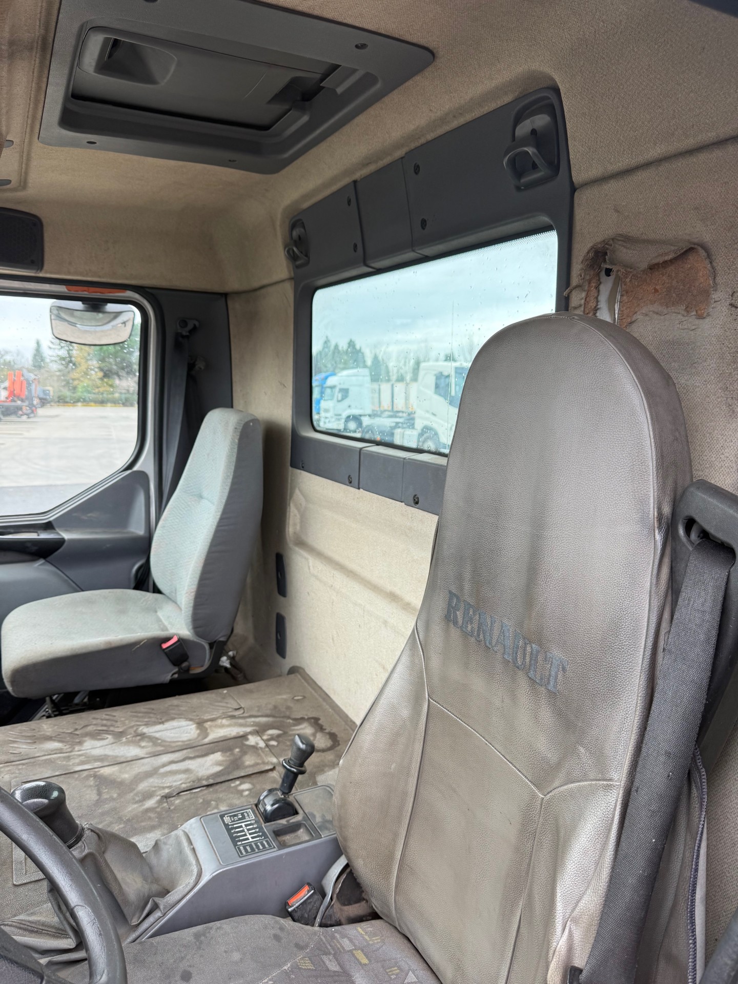 Renault Premium 270 DCI