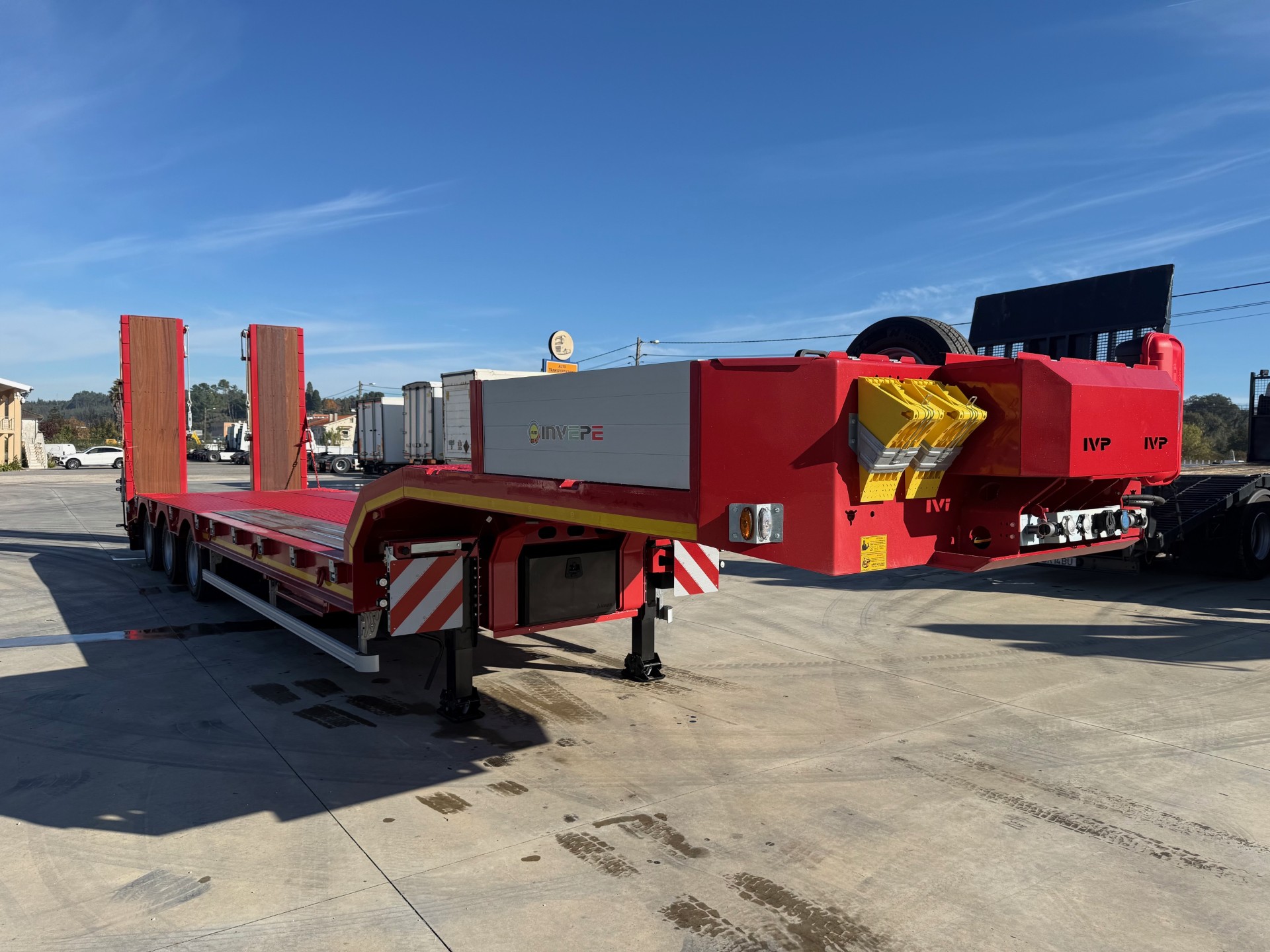 INVEPE PORTA,-MÁQUINAS